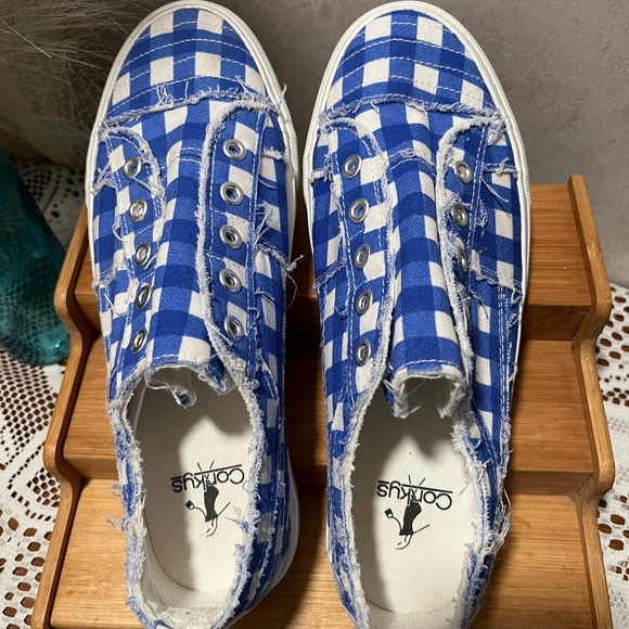 Gingham plaid checkered blue and white wimens size 8 CORKYS - Picture 3 of 5